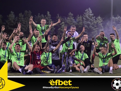 Футболният отбор на Парапир сервиз ООД “Тера Трак” спечели купата в Турнира “Урбан къп2022”