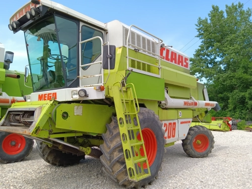 Combine harvester CLAAS MEGA 208